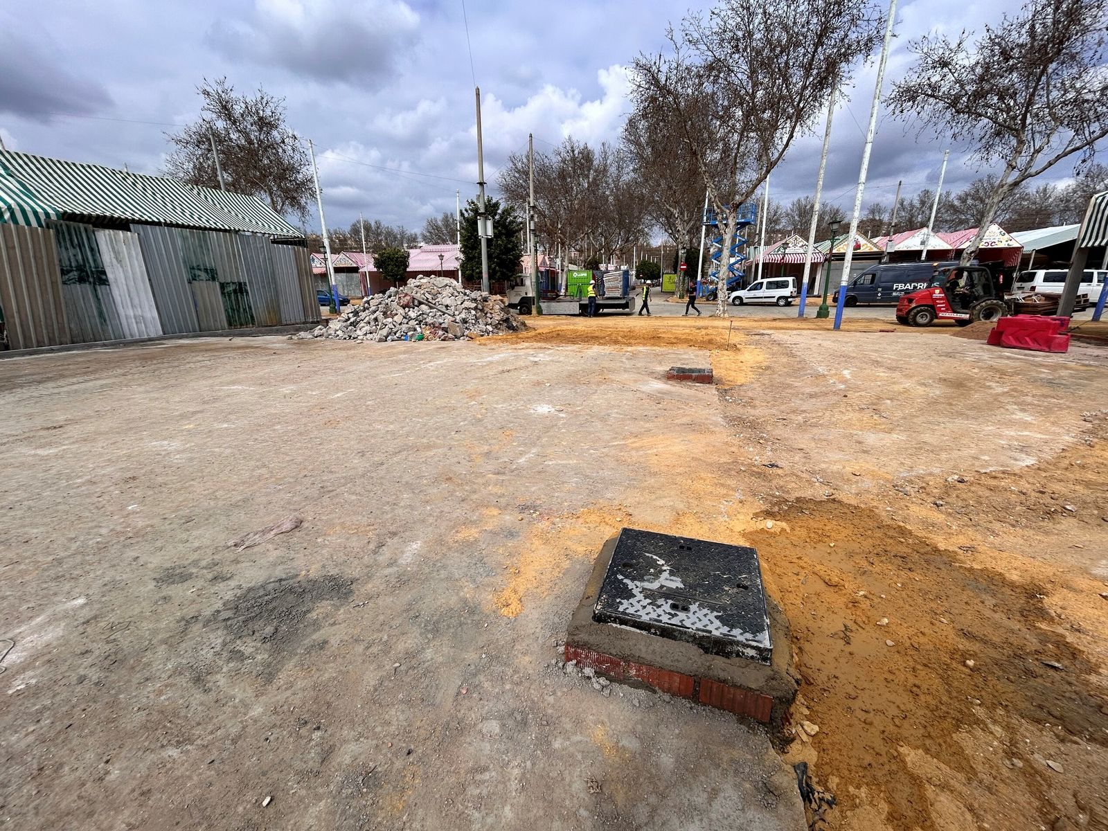 Así lucía ayer la nueva calle tras los trabajos para la apertura de esta nueva salida peatonal del real.