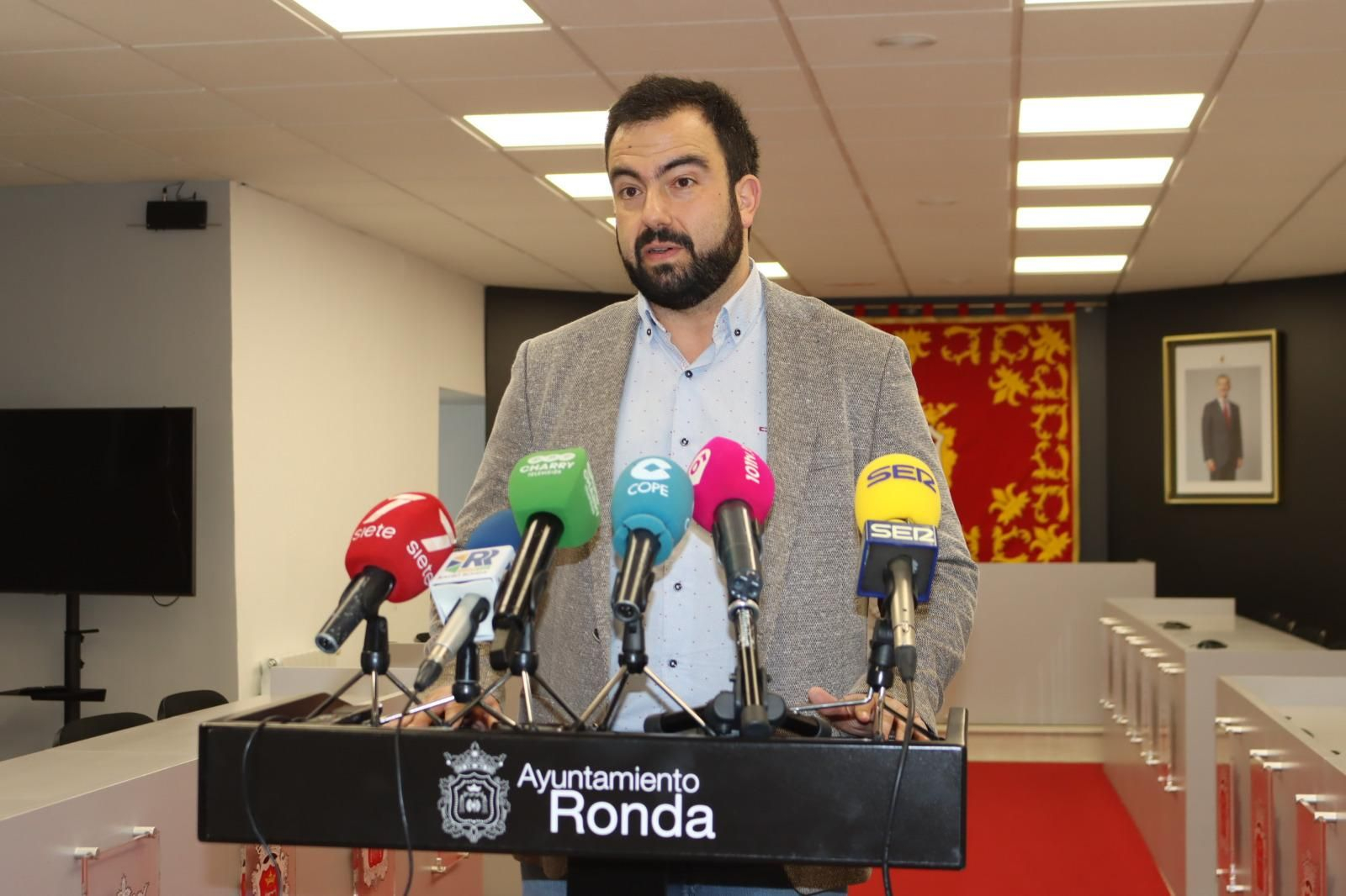 Alberto Serrano durante una rueda de prensa en el Ayuntamiento de Ronda. Alberto Serrano durante una rueda de prensa en el Ayuntamiento de Ronda.