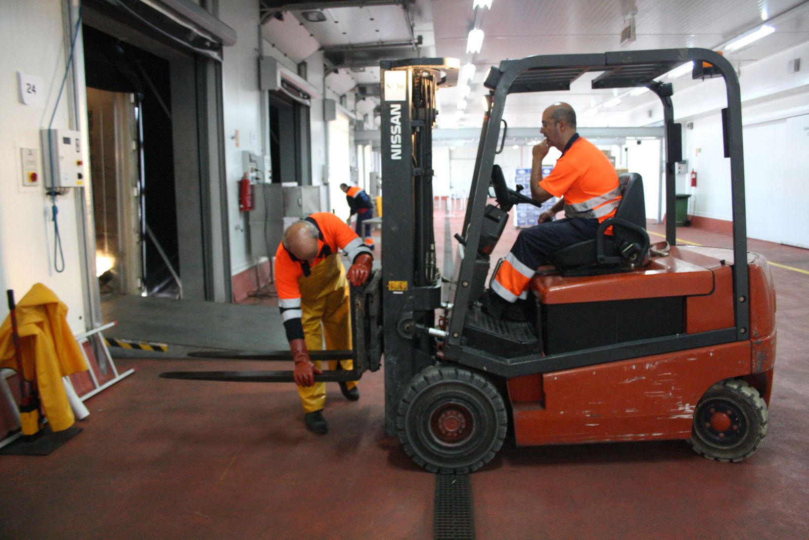 Actividad en el Puesto de Inspección Fronterizo del puerto de Algeciras.