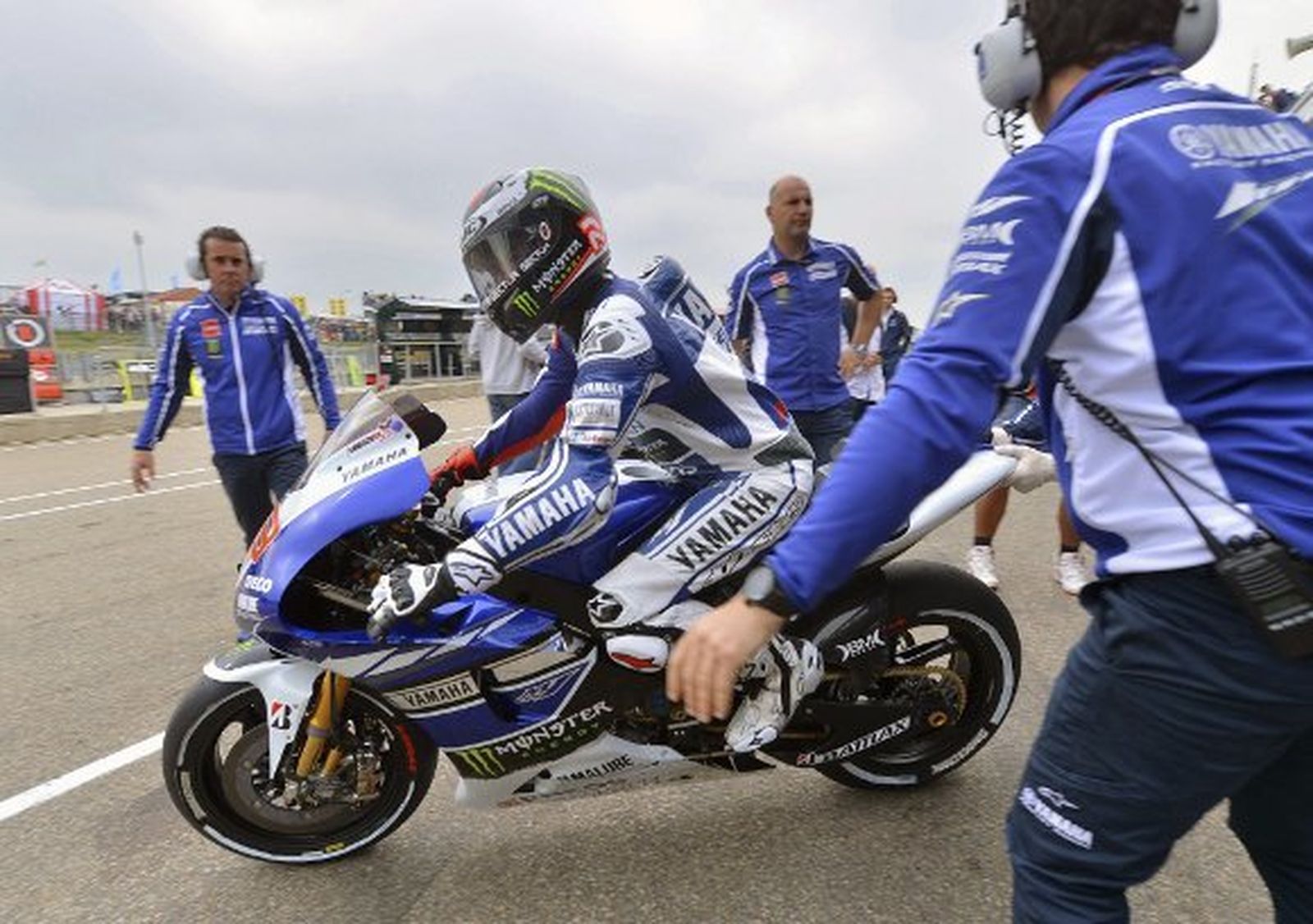 Lorenzo vuelve a caerse y no correrá en Sachsenring