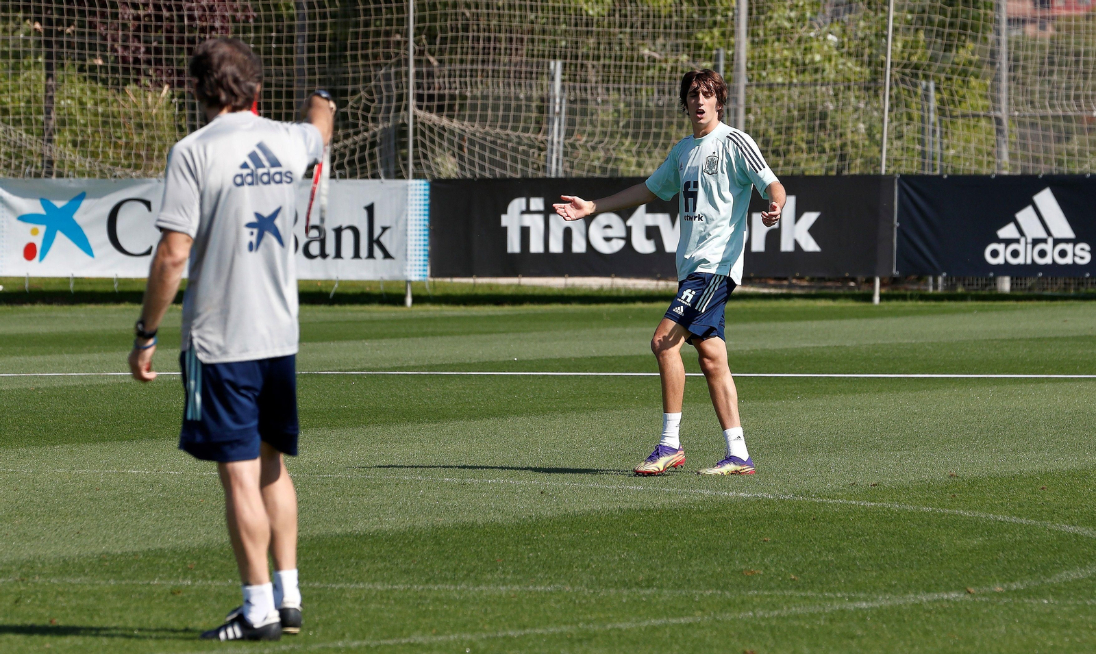 Bryan Gil, en un entrenamiento de la selección española sub 21.