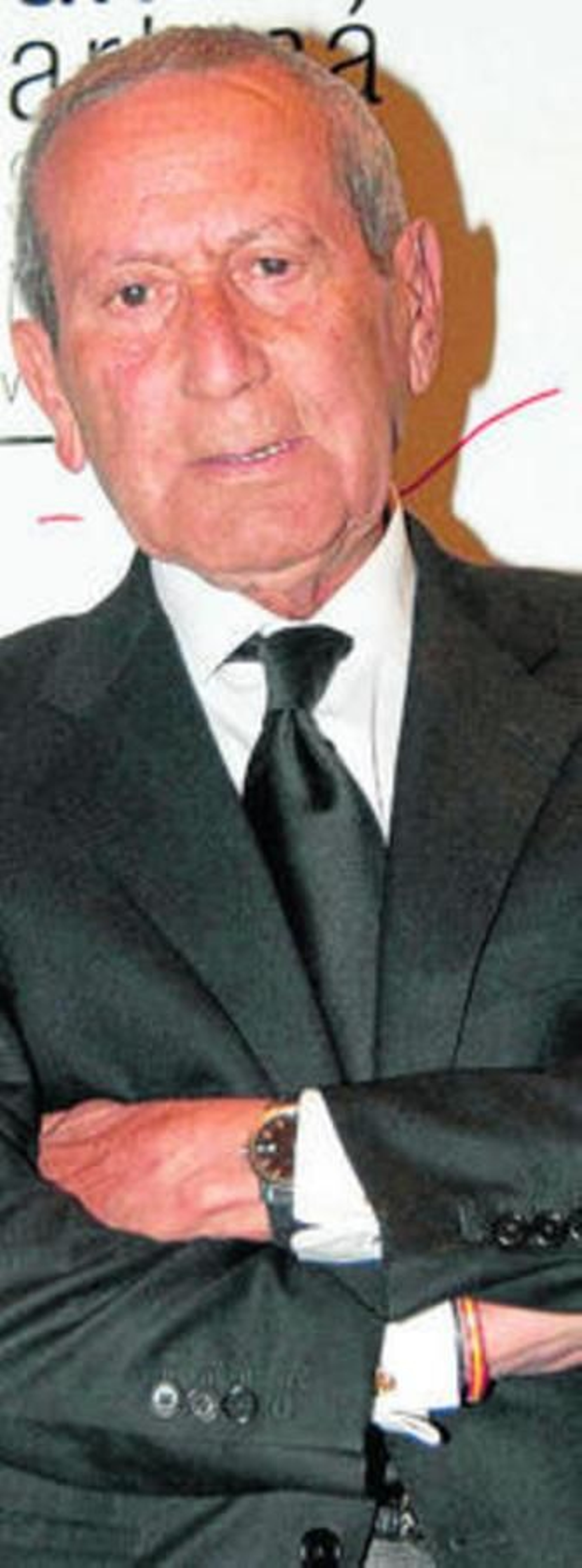 Fue galardonado en 2010 con el premio anual Aguja brillante.