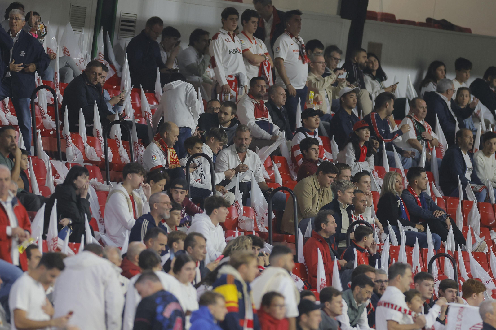 Búscate en las fotos del Sevilla-Arsenal