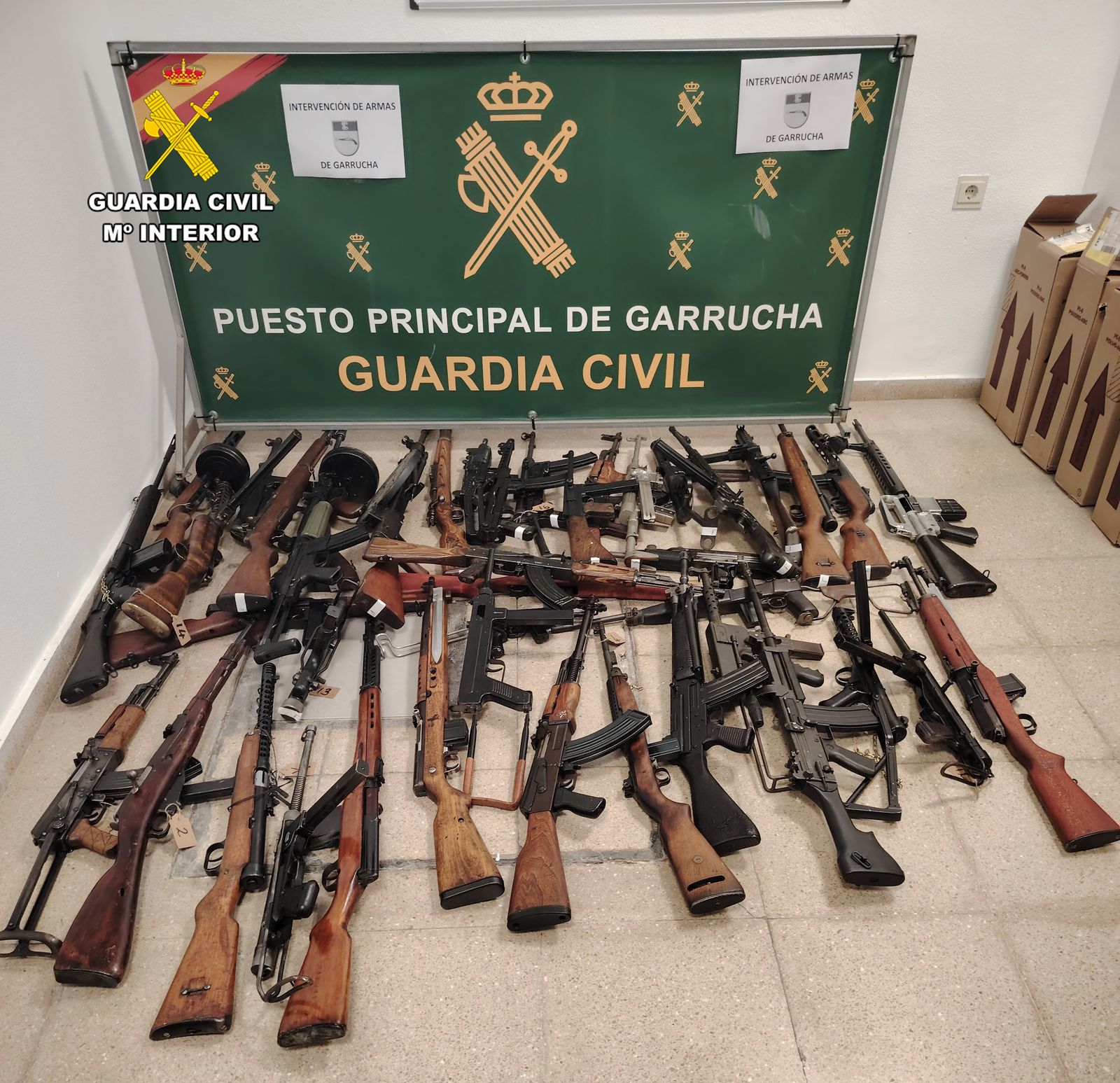 Armas intervenidas por la Guardia Civil.