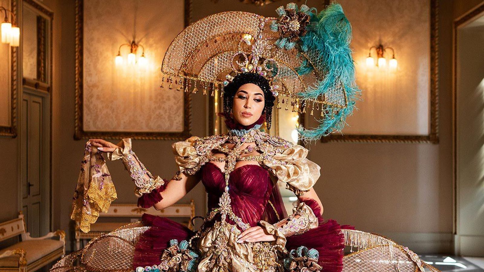 La representante española, con el traje típico en homenaje a 'Las Meninas' de Velázquez.