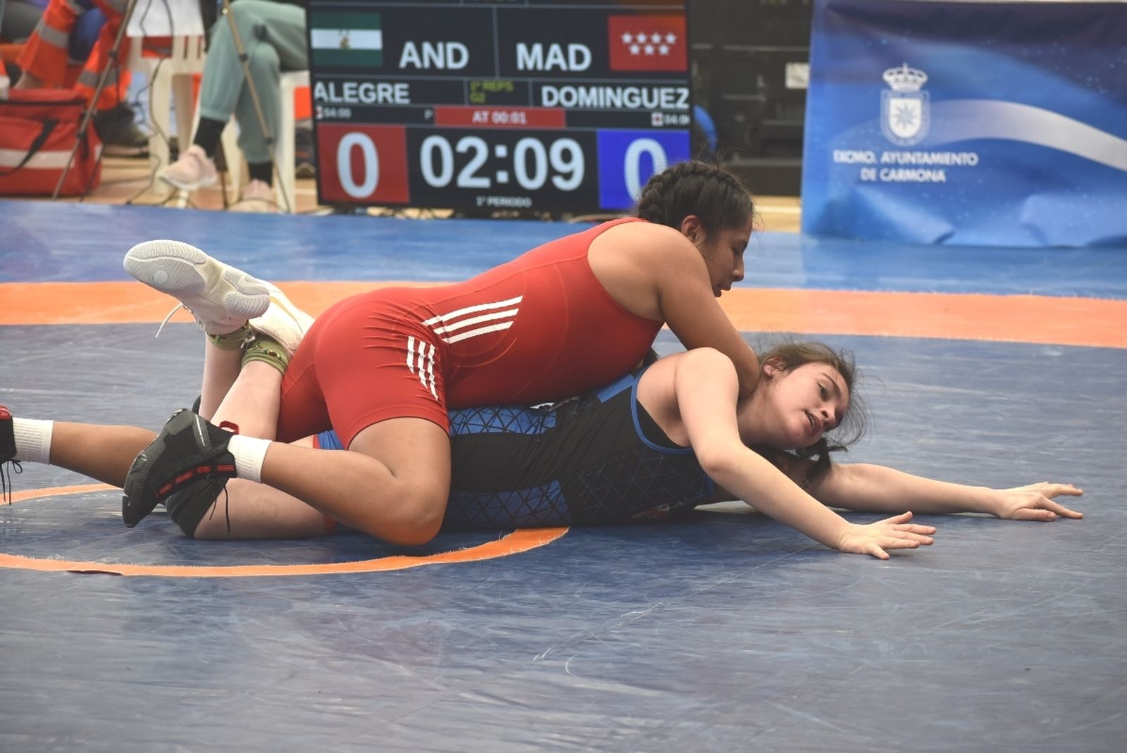 La andaluza Alegre sobre la madrileña Domínguez.