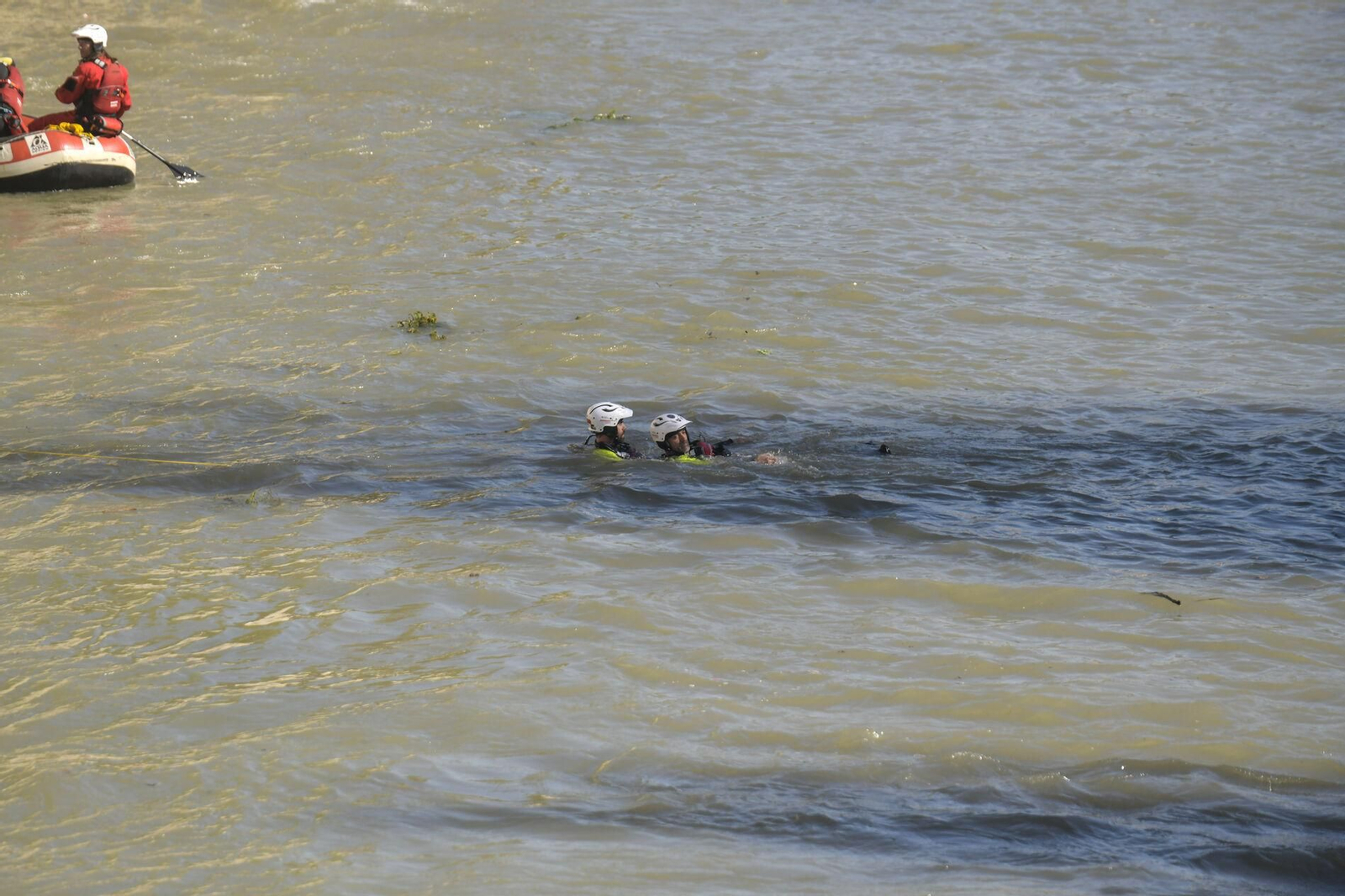 Así ha sido el simulacro de rescate en el río Genil de Granada