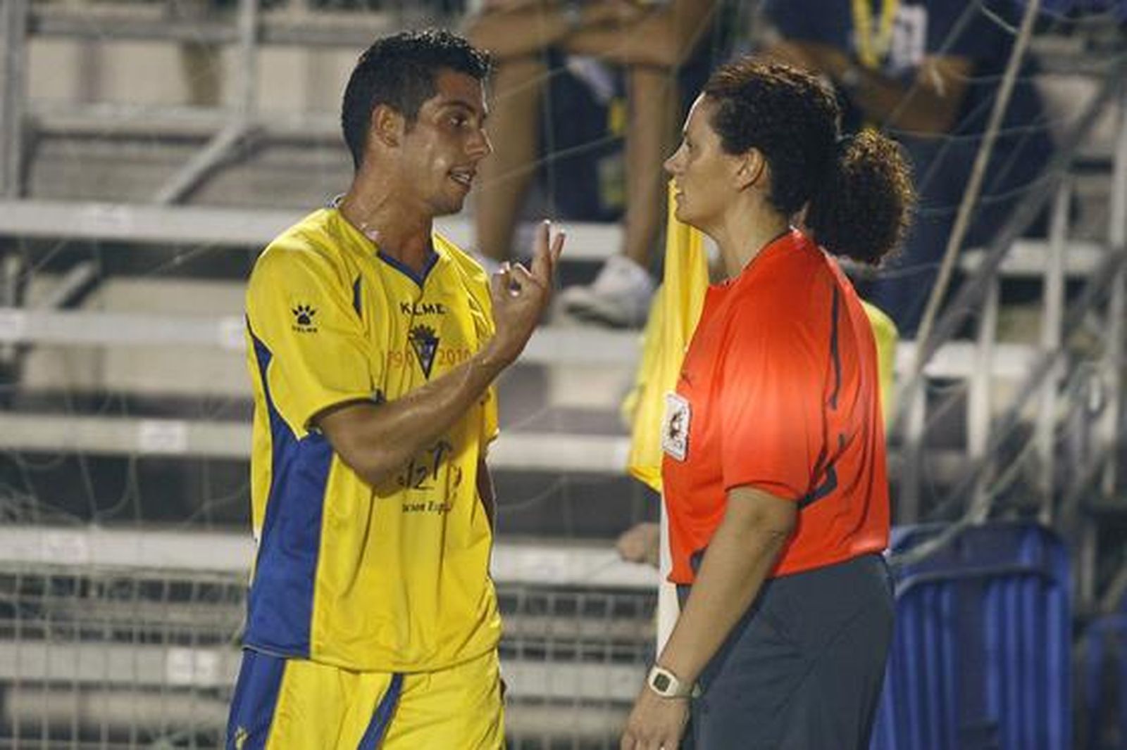 El madrileño se queja por el número de faltas recibidas. 

Foto: Joaquin Pino