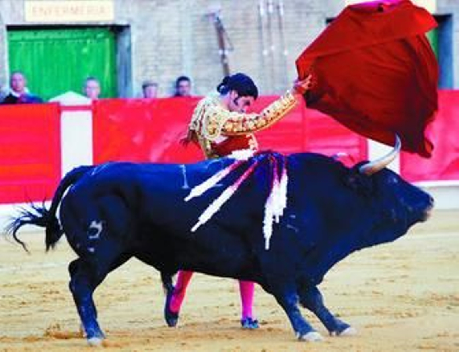 Morante de la Puebla, en un momento de la faena de ayer tarde.