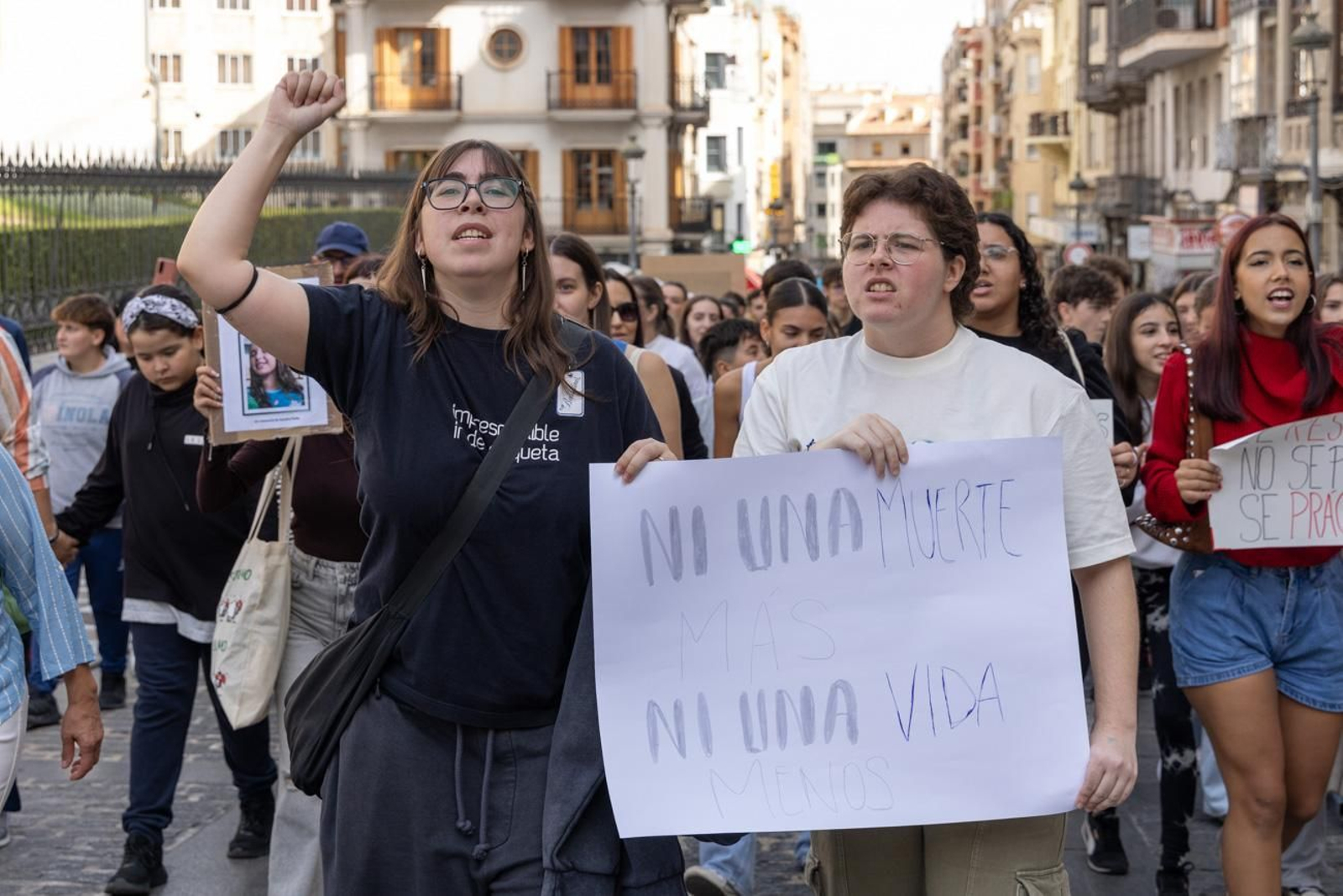 oncentración-manifestación en la plaza de la Constitución por la huelga de estudiantes por la víctima de acoso
