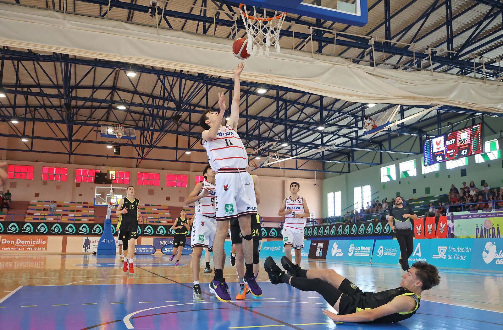 Imágenes de la jornada final del CADEBA infantil masculino de baloncesto en La Línea