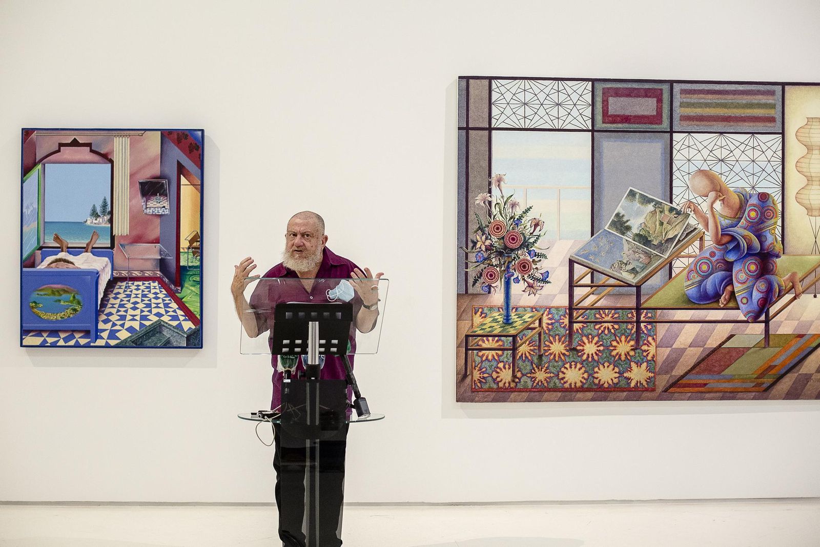 Guillermo Pérez Villalta, ante su exposición en el Museo de Cádiz.