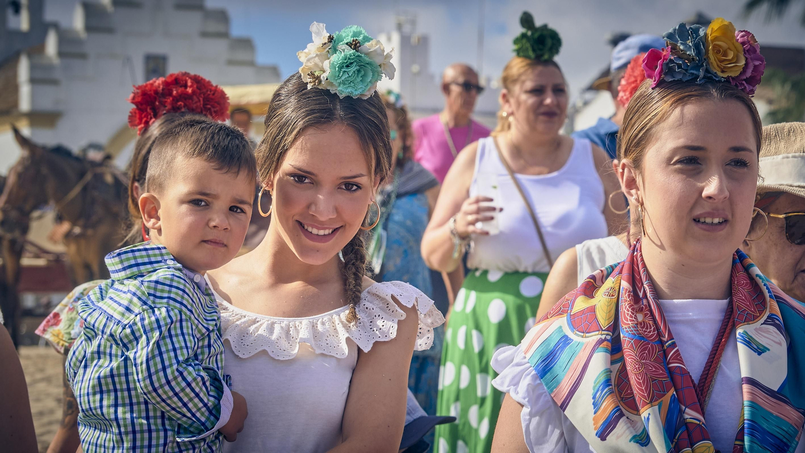 El embarque de las hermandes rocieras de Cádiz en Bajo de Guía