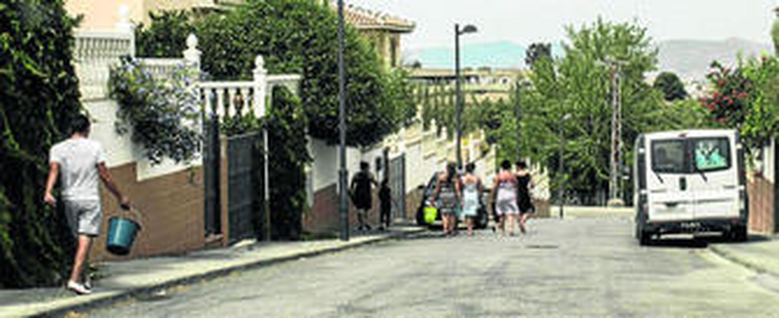 Medio centenar de okupas 'asaltan' una urbanización de lujo en Otura