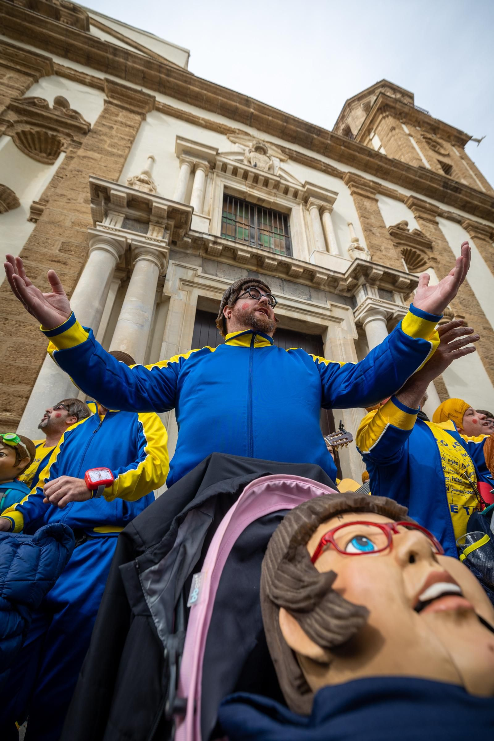 Imágenes del lunes de coros e ilegales del Carnaval de Cádiz 2023