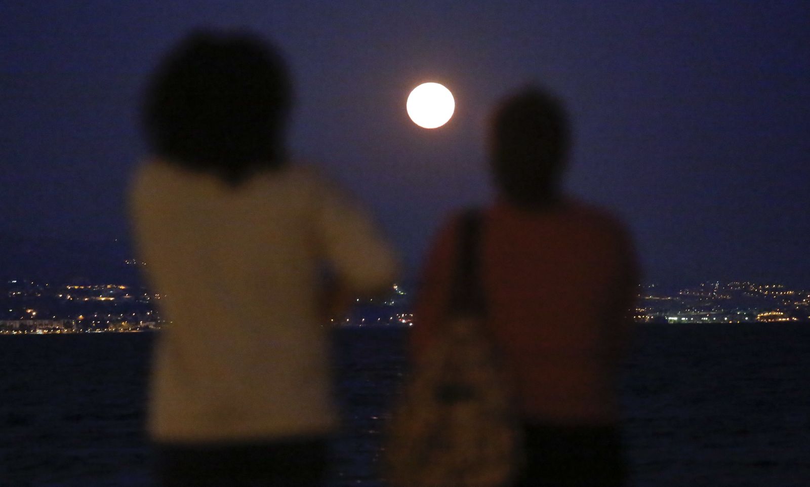 Imágenes de la superluna en Málaga