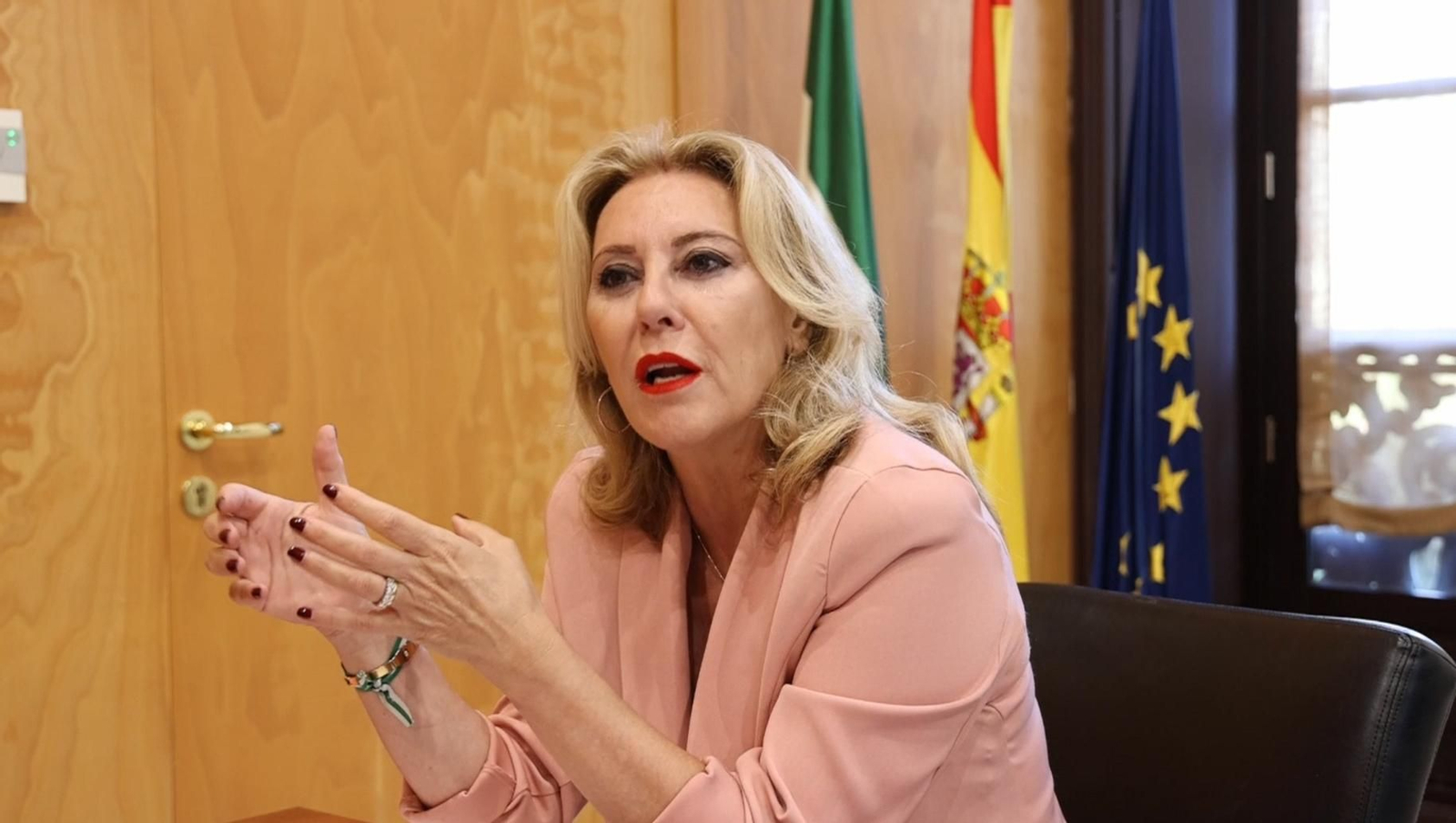 La consejera de Hacienda, Carolina España, durante la entrevista.