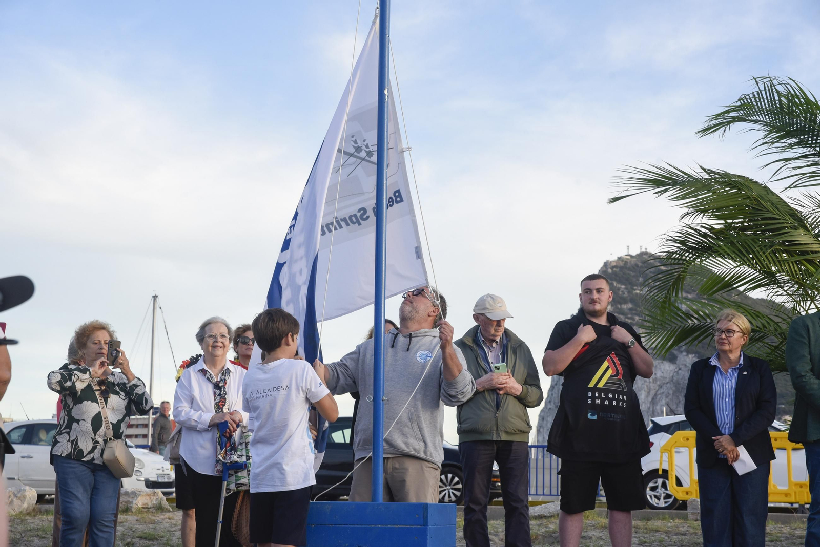 Las fotos del desfile de participantes de la Copa de la Juventud Europea de remo beach sprint de La Línea