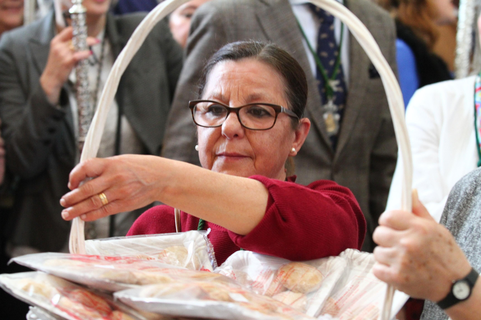 La Hermandad de Huelva se presenta ante la Virgen del Rocío en su peregrinación a la aldea almonteña