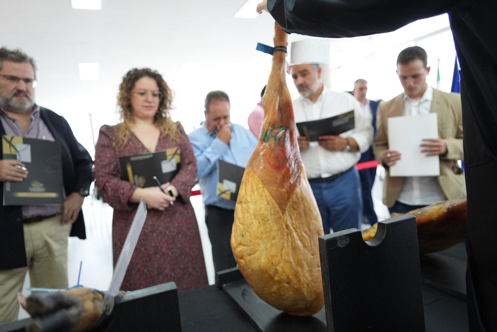 El concurso al mejor jamón de bellota 100% ibérico de Los Pedroches, en imágenes