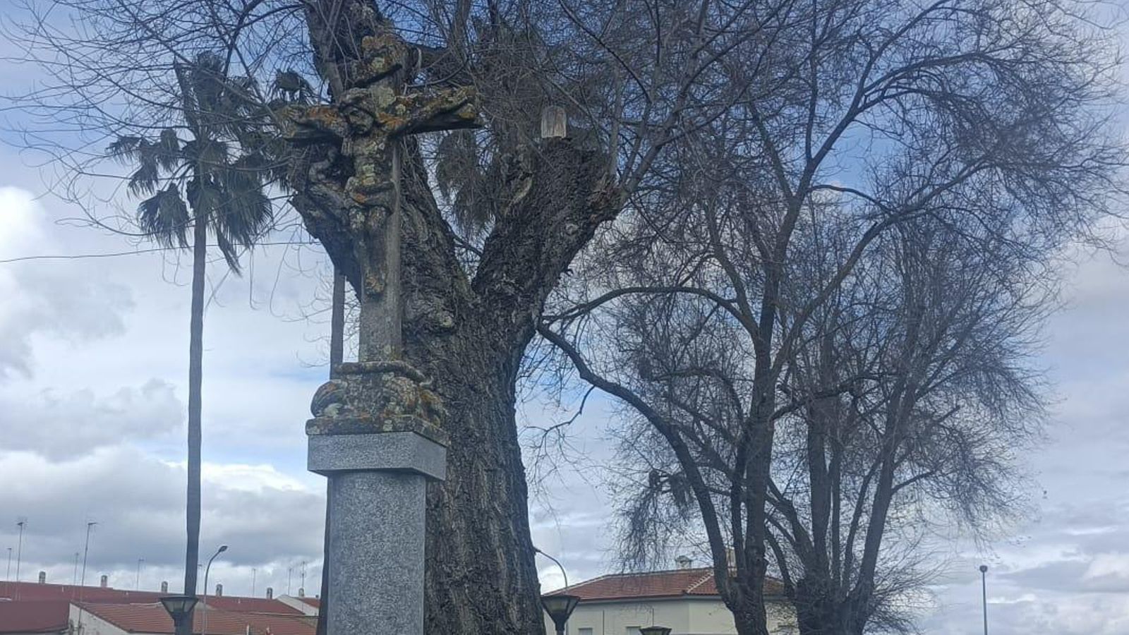 Crucero a la entrada de Valverde del Camino.