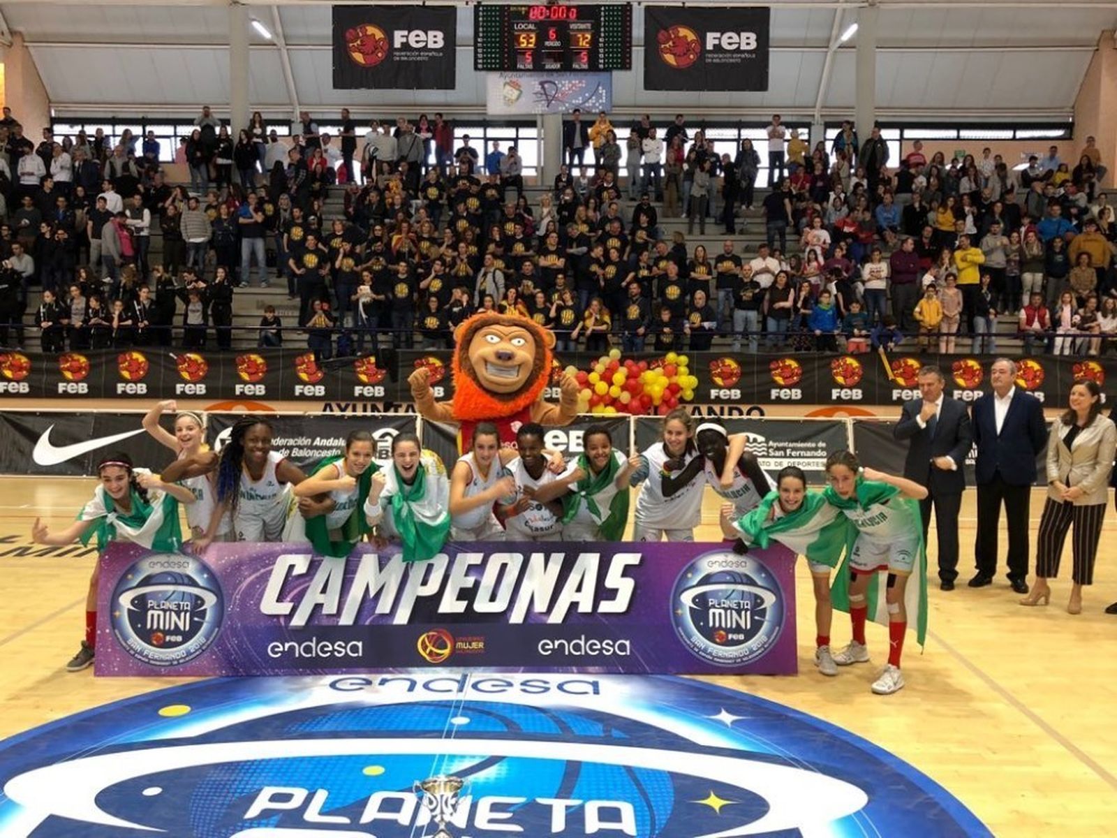 El combinado femenino andaluz celebra su título.