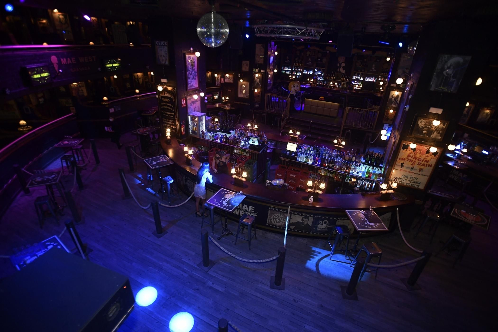 Fotos de la reapertura de la discoteca Mae West en Granada