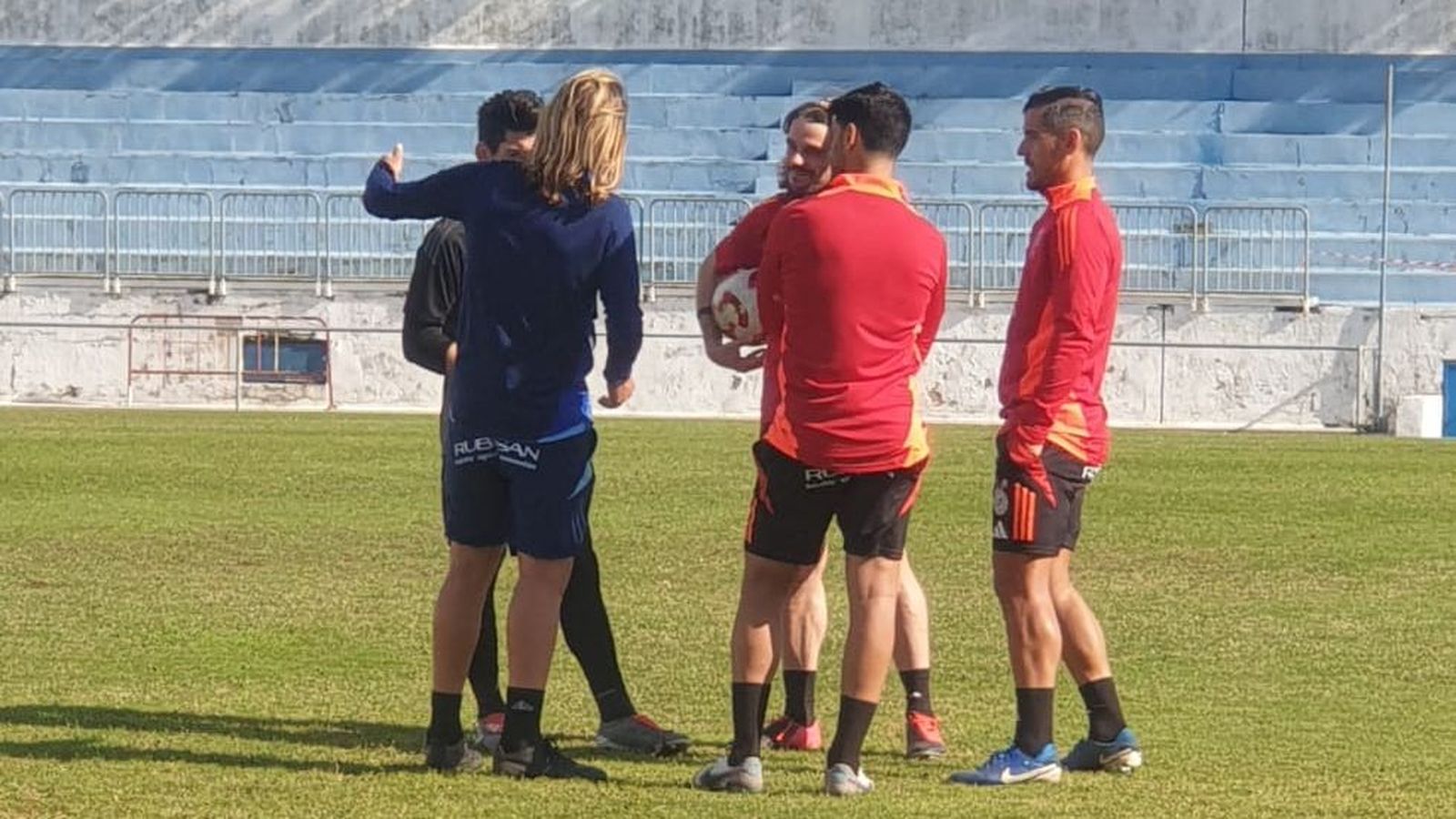 Checa conversa con Isma, Migue, Josete y Adri en el Pedro Garrido.