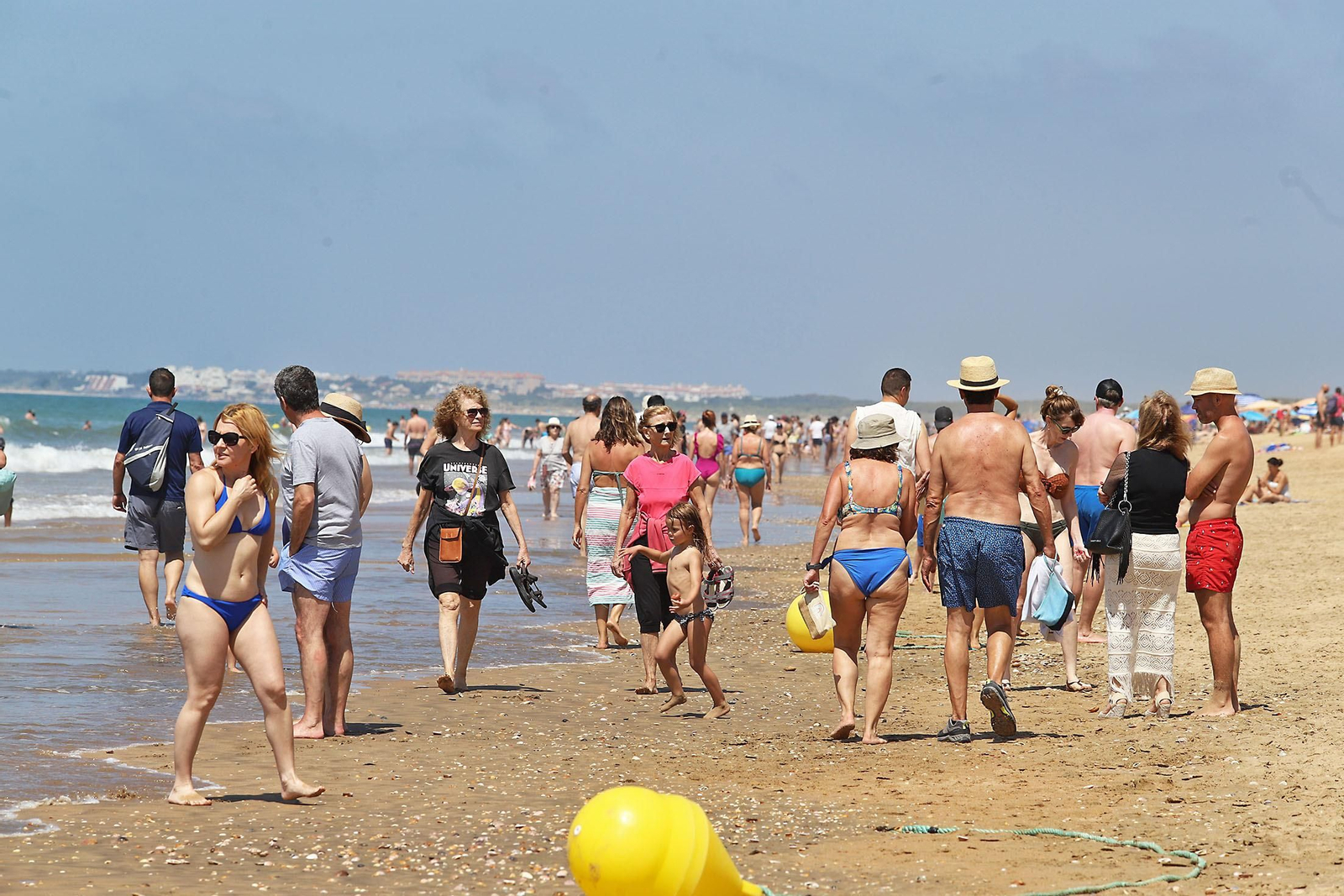 Las playas de Huelva se llenan en el 1 de mayo