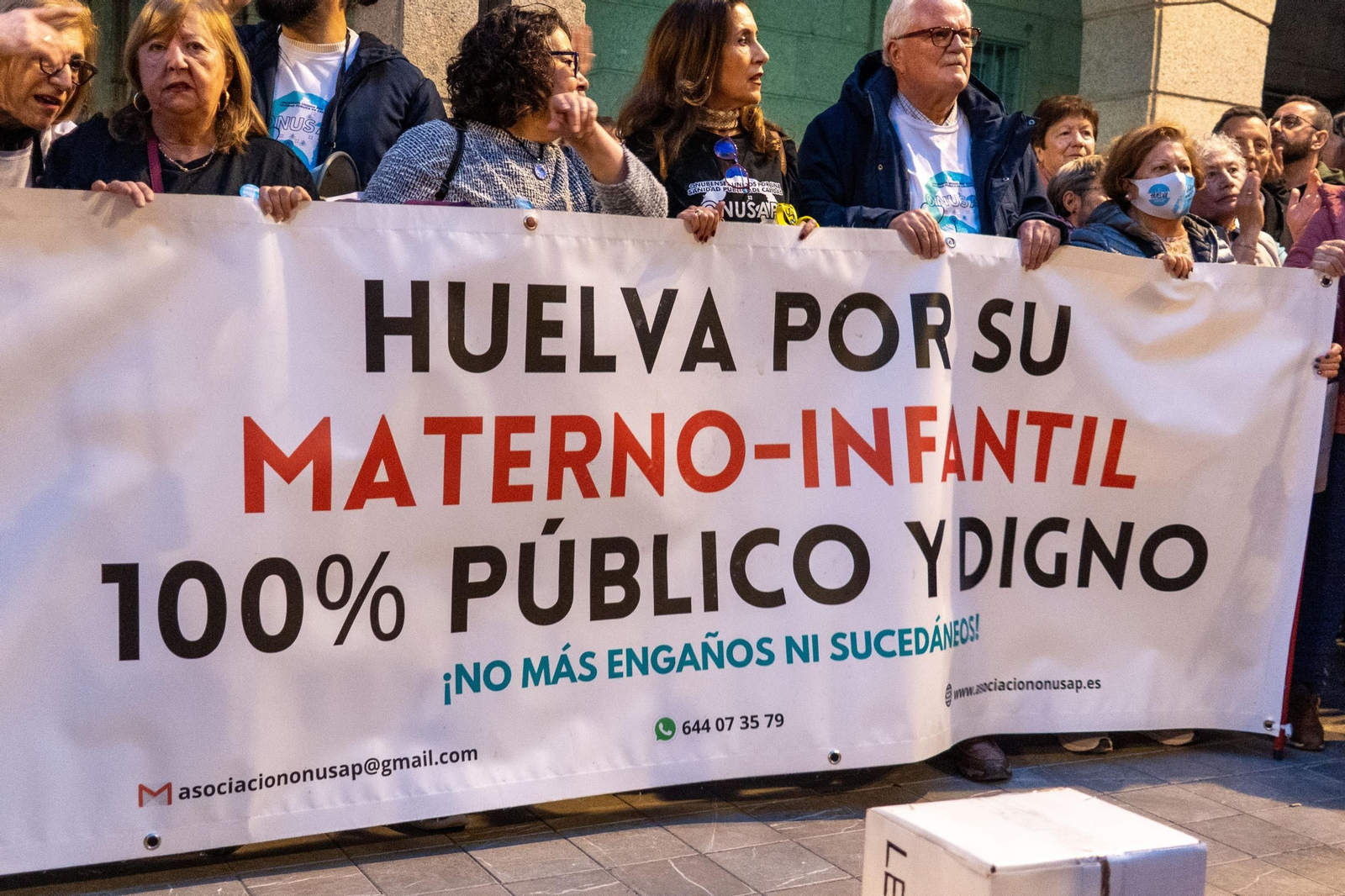 Imágenes de la concentración por la sanidad frente a la delegación