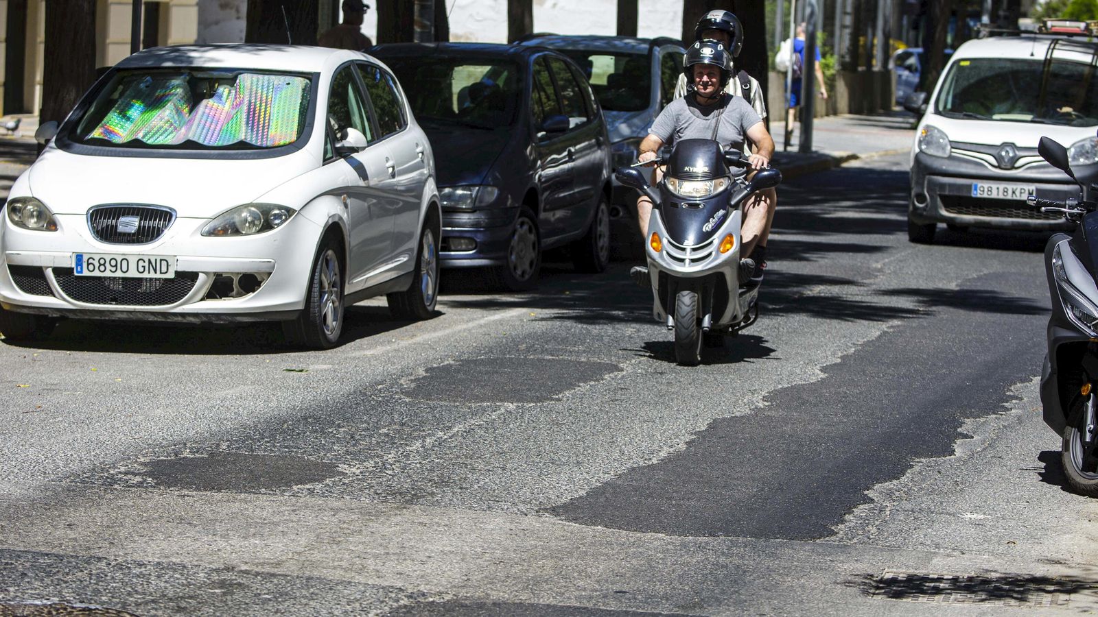 La calle Acacias fue recientemente parcheada
