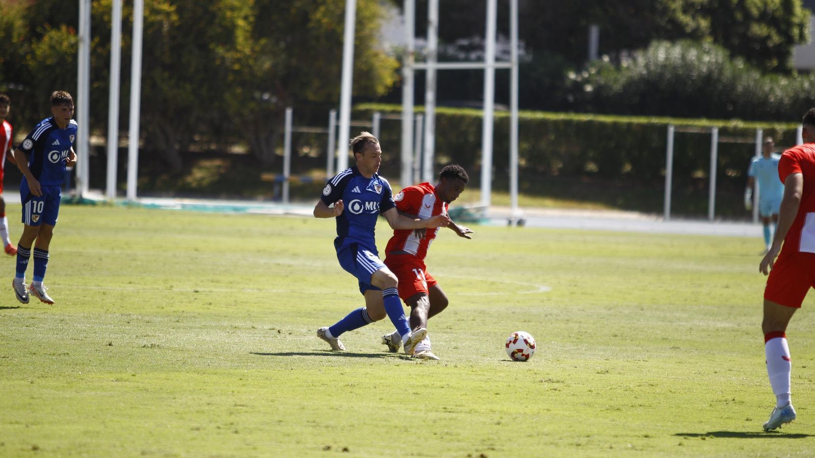 Javi Lara, autor del primer gol azulillo desde los once metros.