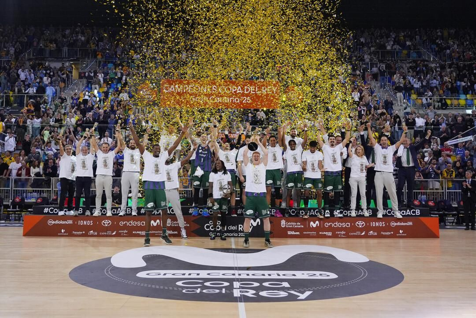 El Unicaja, campeón de Copa: Todas las imágenes del partido, la fiesta y la llegada a Málaga