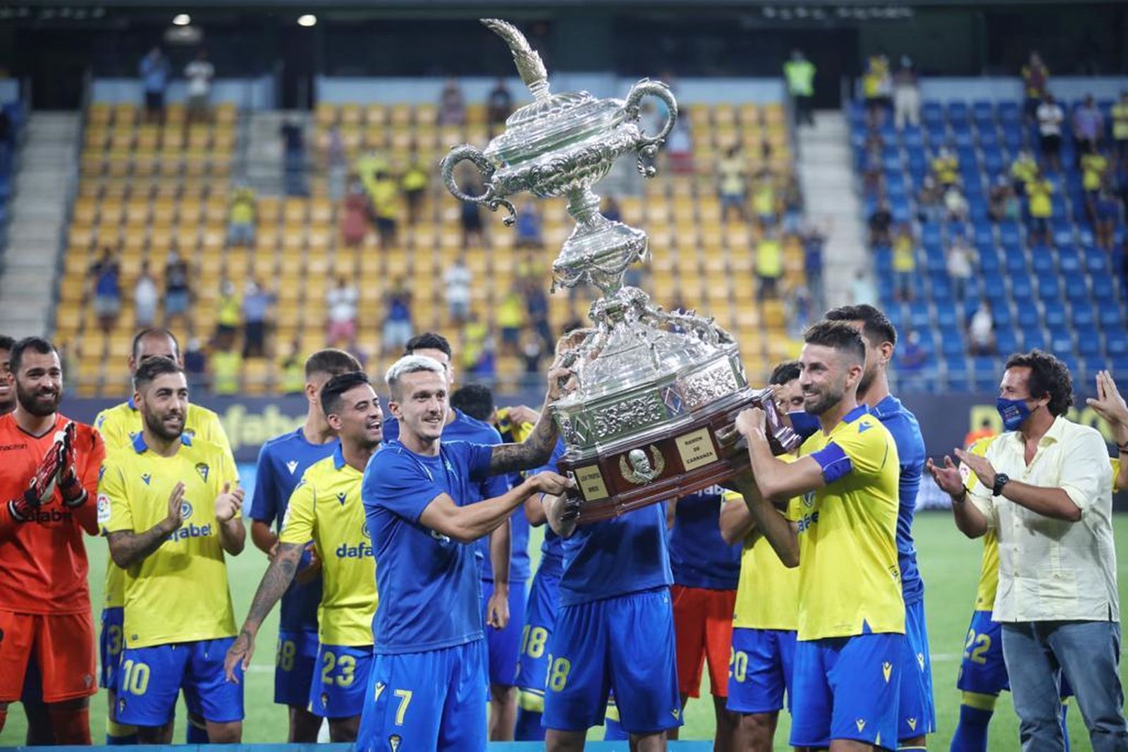 Las imágenes del Cádiz-Atlético del Trofeo Carranza.