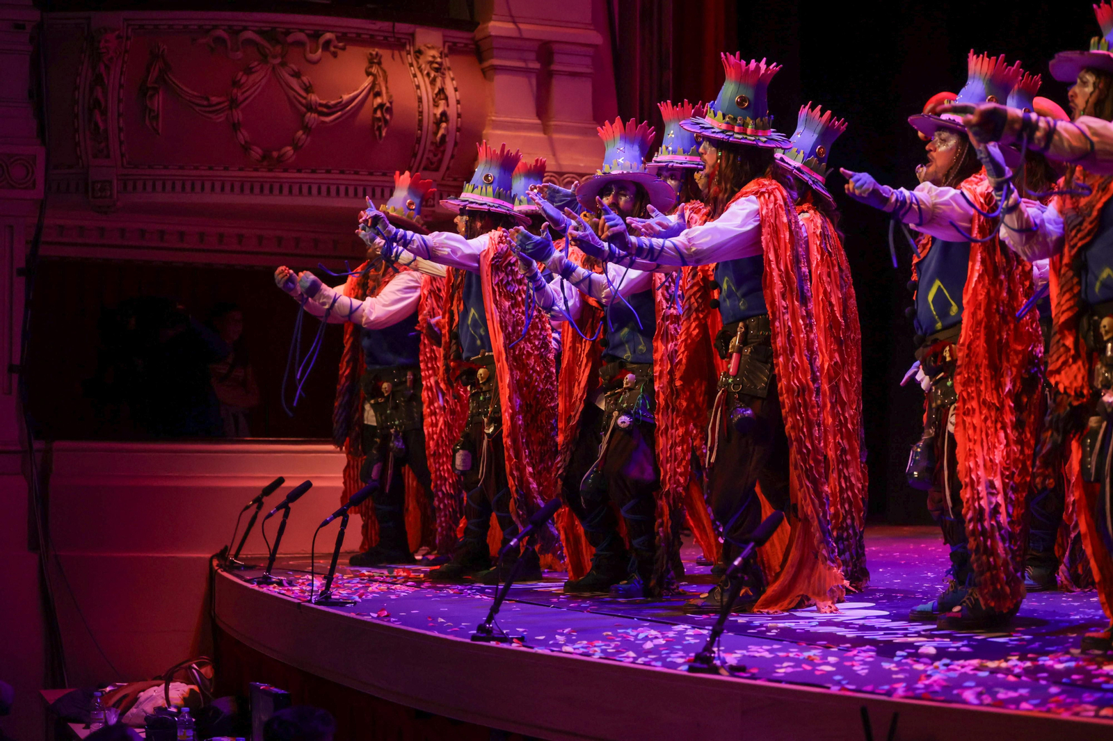 Imágenes de la actuación de la comparsa de Huelva "Los Alquimistas" en las semifinales del Carnaval Colombino