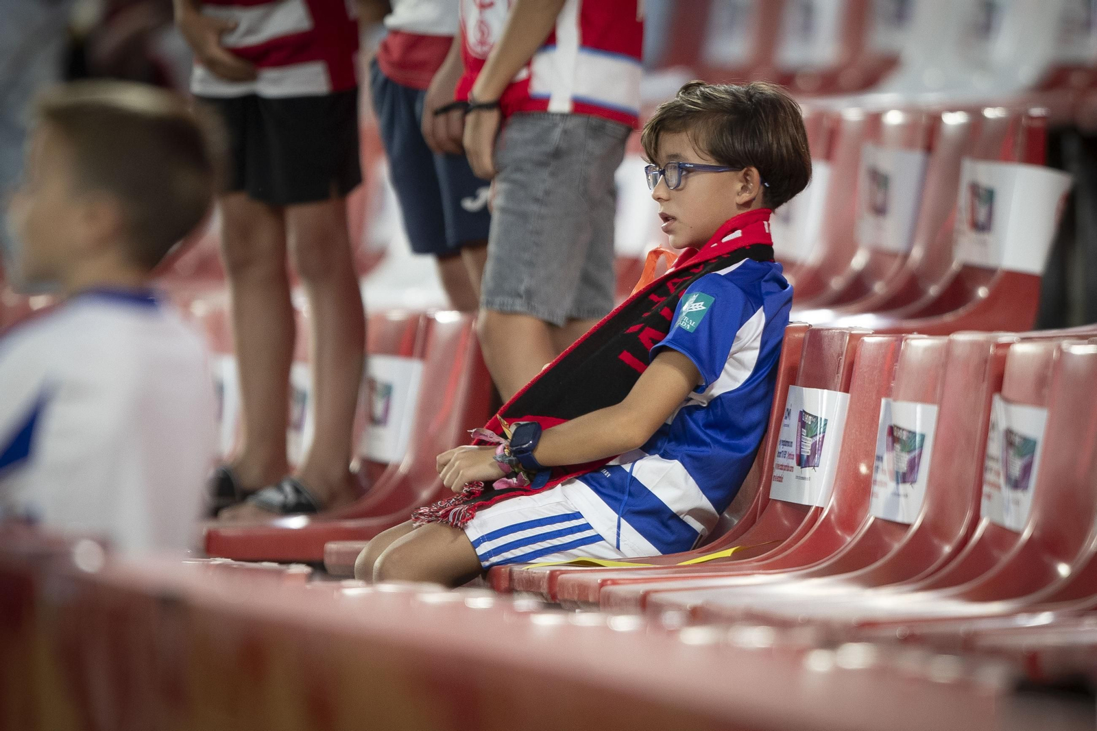 Encuéntrate en la grada de Los Cármenes en el Granada-Leganés