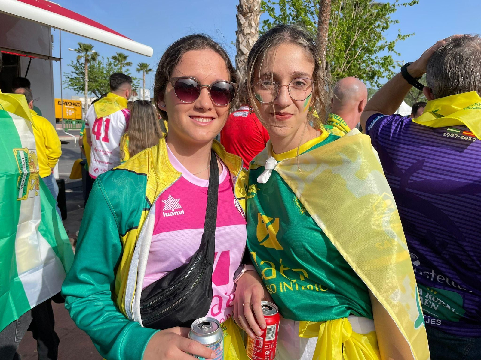 Fotogalería | La afición del Jaén Paraíso Interior FS tiñe Cartagena de amarillo