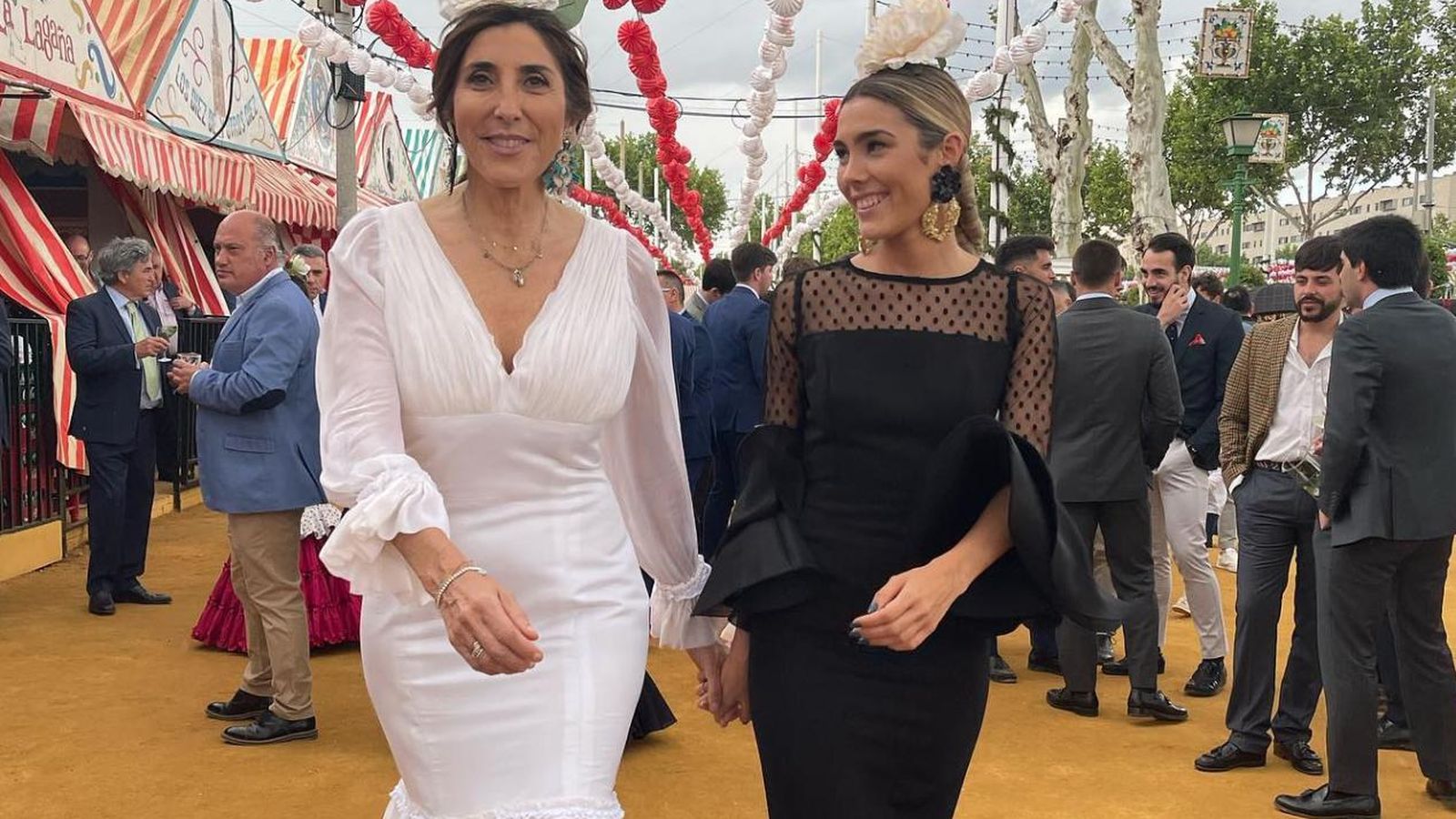 Paz Padilla y Anna Ferrer en la Feria de Sevilla