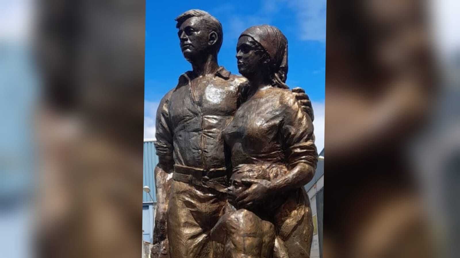 La escultura del artista Francisco Javier Galán.