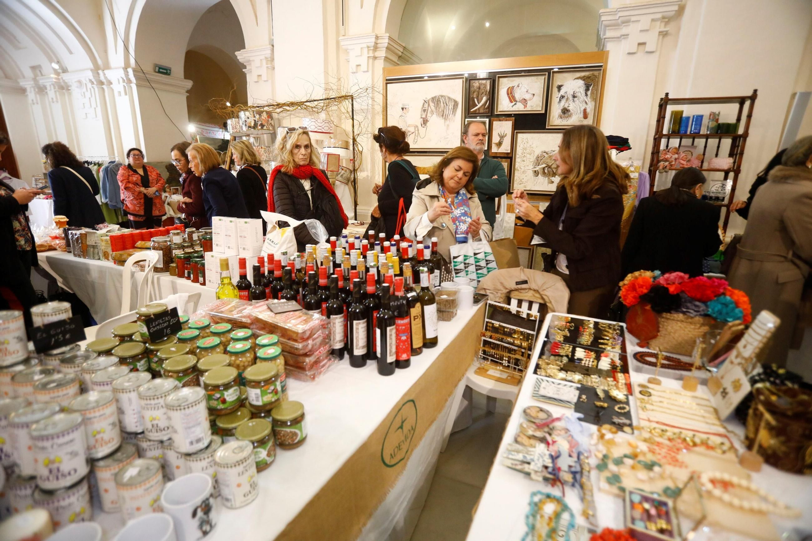 El Baratillo de Primavera de Adevida abre sus puertas, en imágenes