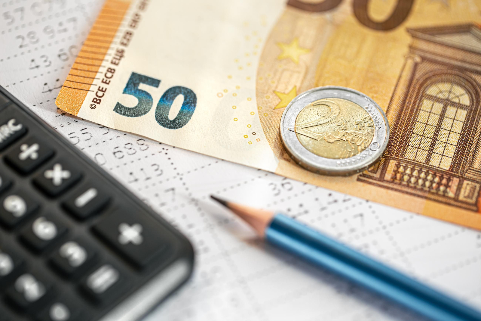 El MEI es una deducción en la nómina es directamente proporcional al salario del trabajador.