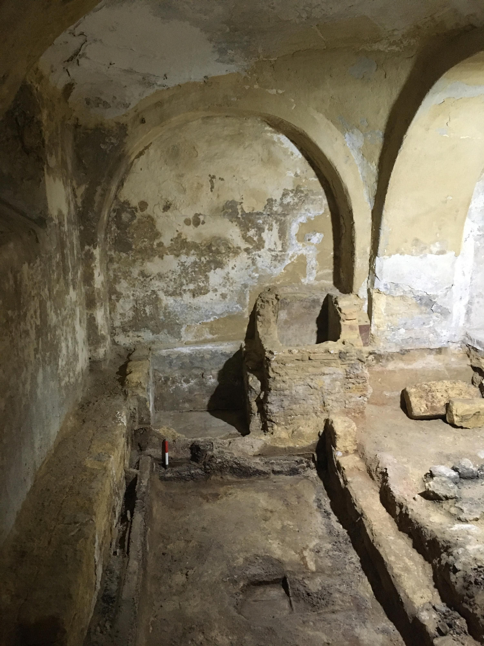 La almona hallada durante la restauración de la Cilla del Cabildo de Osuna.