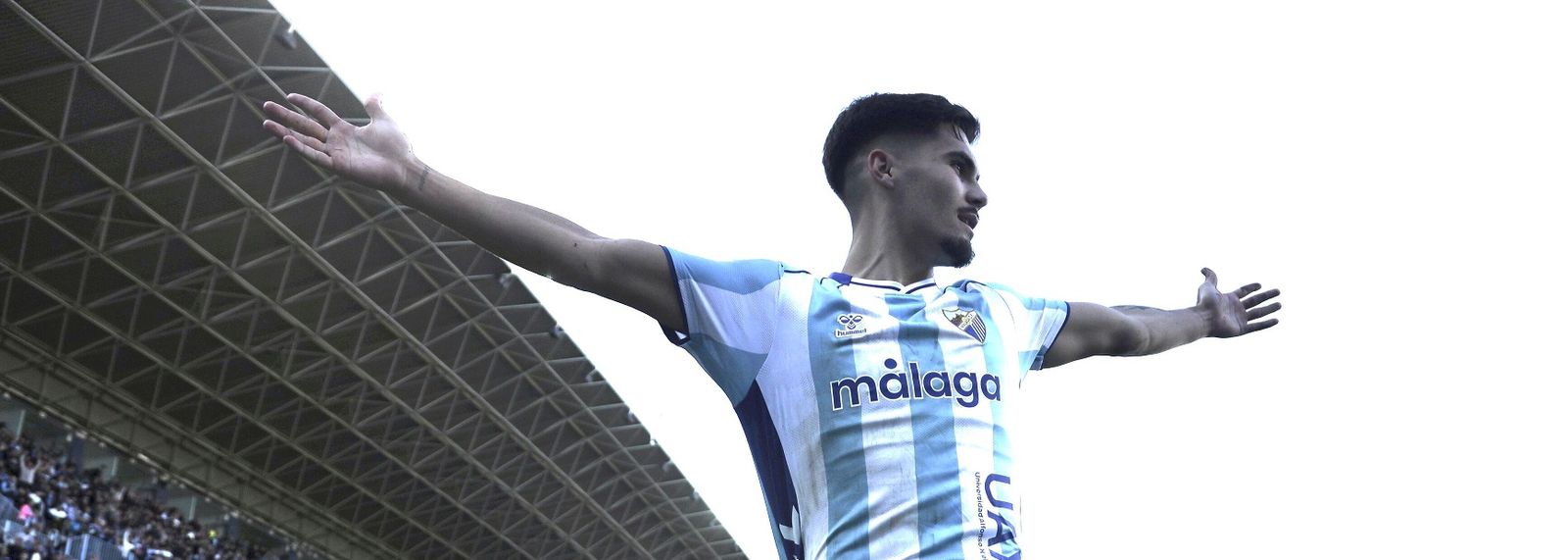 Chupete celebra uno de sus goles anotados al Ceuta.