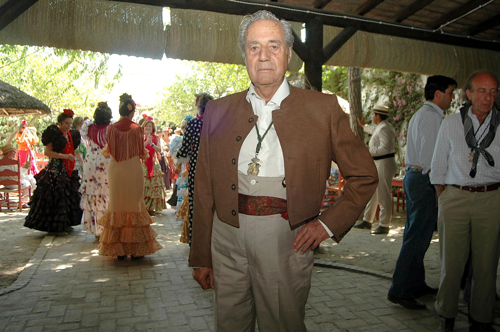 Un gran rociero de la Hermandad de Huelva, Miguel Báez Espuny 'Litri', en El Rocío en 2006.