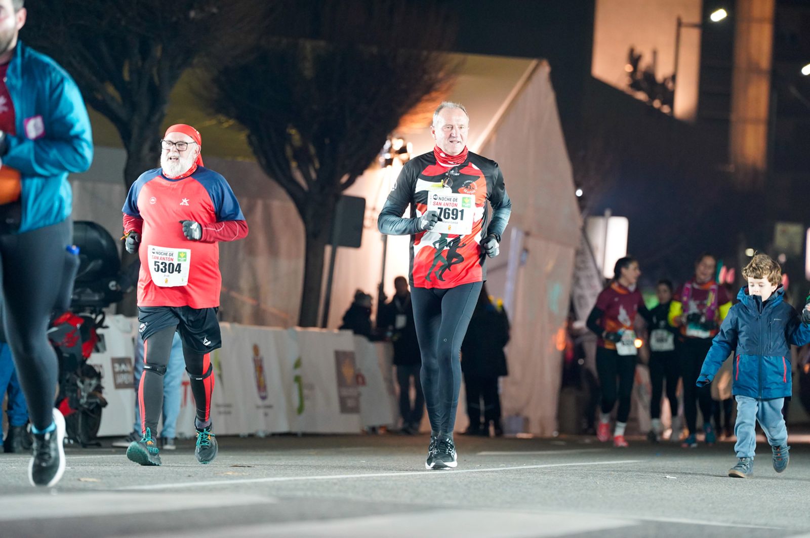 En imágenes: búscate en tu llegada a meta de la Carrera de San Antón 2026 (5)