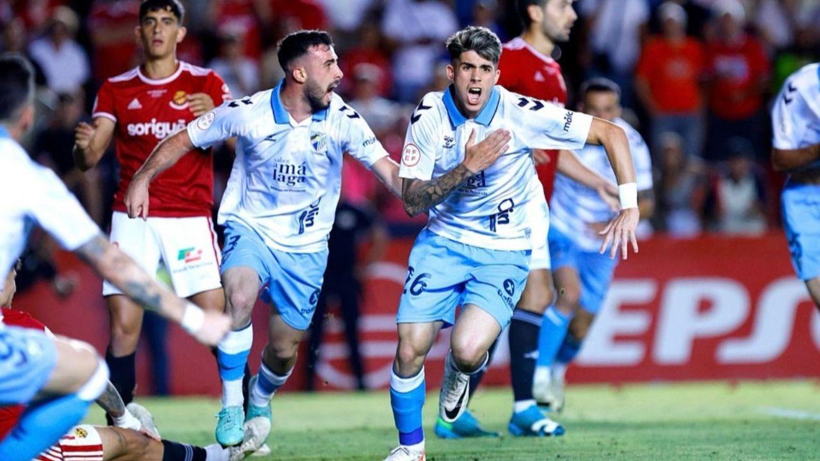 Cordero celebra en Tarragona el gol que le daba al Málaga el ascenso en el último instante de la prórroga.
