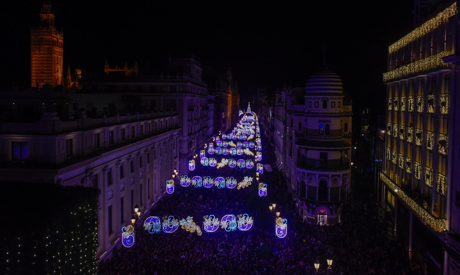 La Avenida de la Constitución, iluminada la pasada Navidad.