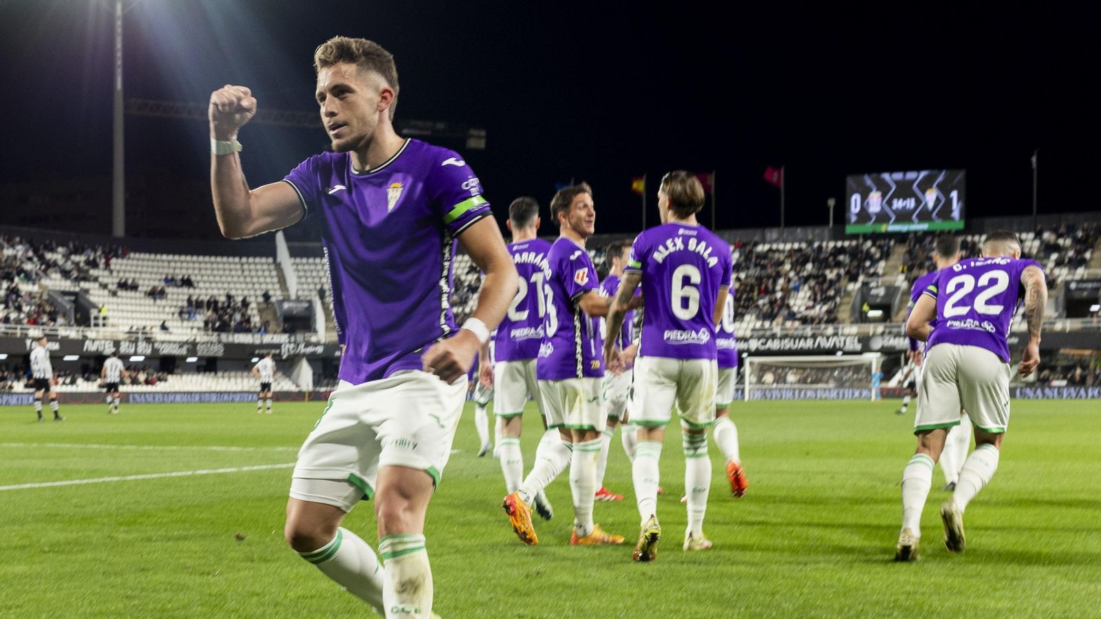 Isma Ruiz celebra su gol en Cartagena, en la tercera victoria seguida del Córdoba CF como visitante. Isma Ruiz celebra su gol en Cartagena, en la tercera victoria seguida del Córdoba CF como visitante.