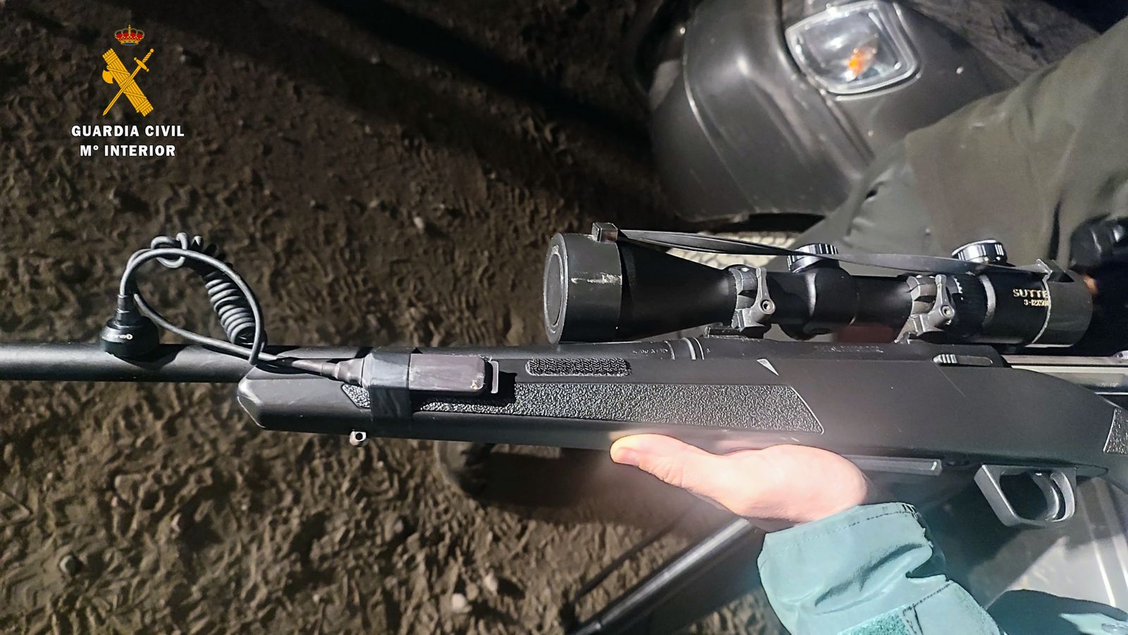 Uno de los rifles intervenidos.