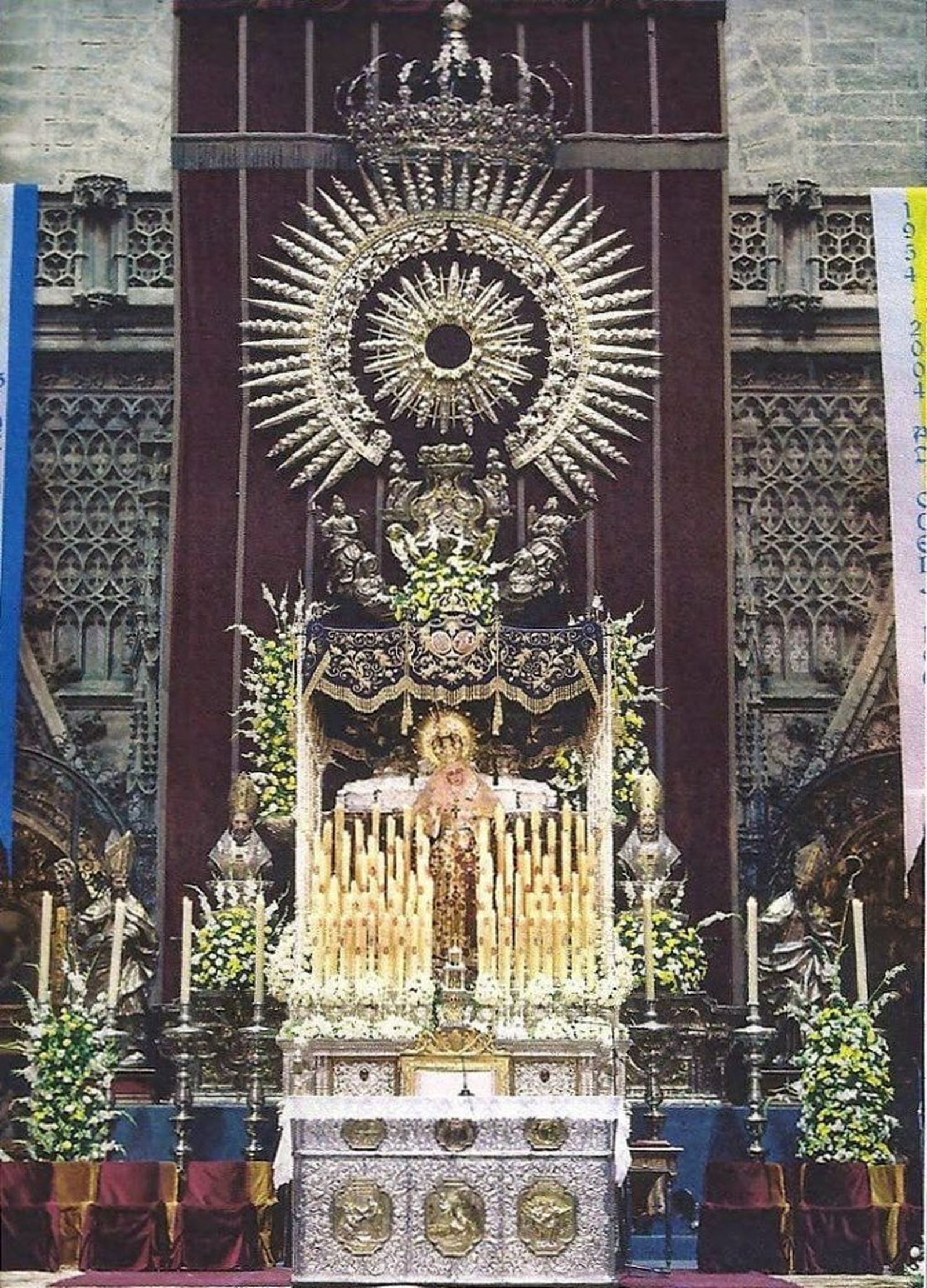 La Virgen del Subterráneo, bajo palio y en la Catedral en noviembre de 2004